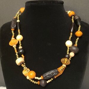 Casual corner necklace